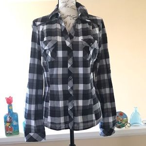 Fitted black cotton plaid snap-front shirt